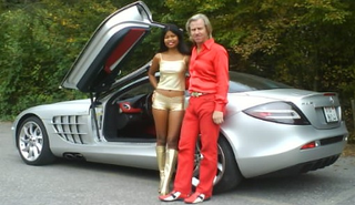 Illustration for article titled The Fabulous Lifestyle of Ueli Anlicker, The Red Gold SLR Guy